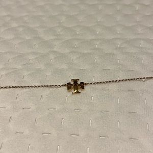 good tory burch necklace! great condition!